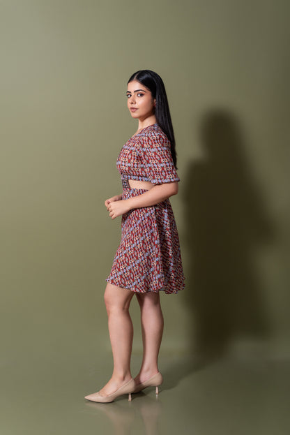 Flared dress with waist embroidery